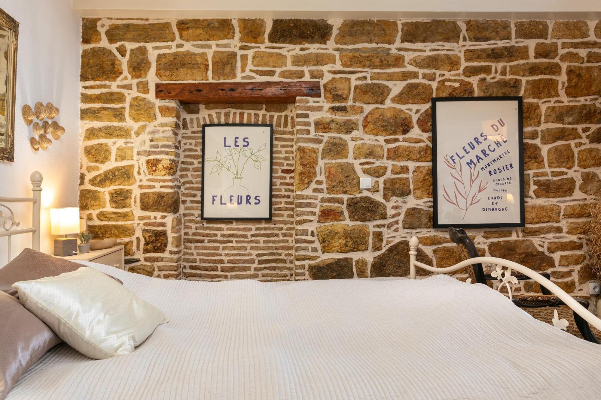 Duplex Camelia In Charming Old Town *