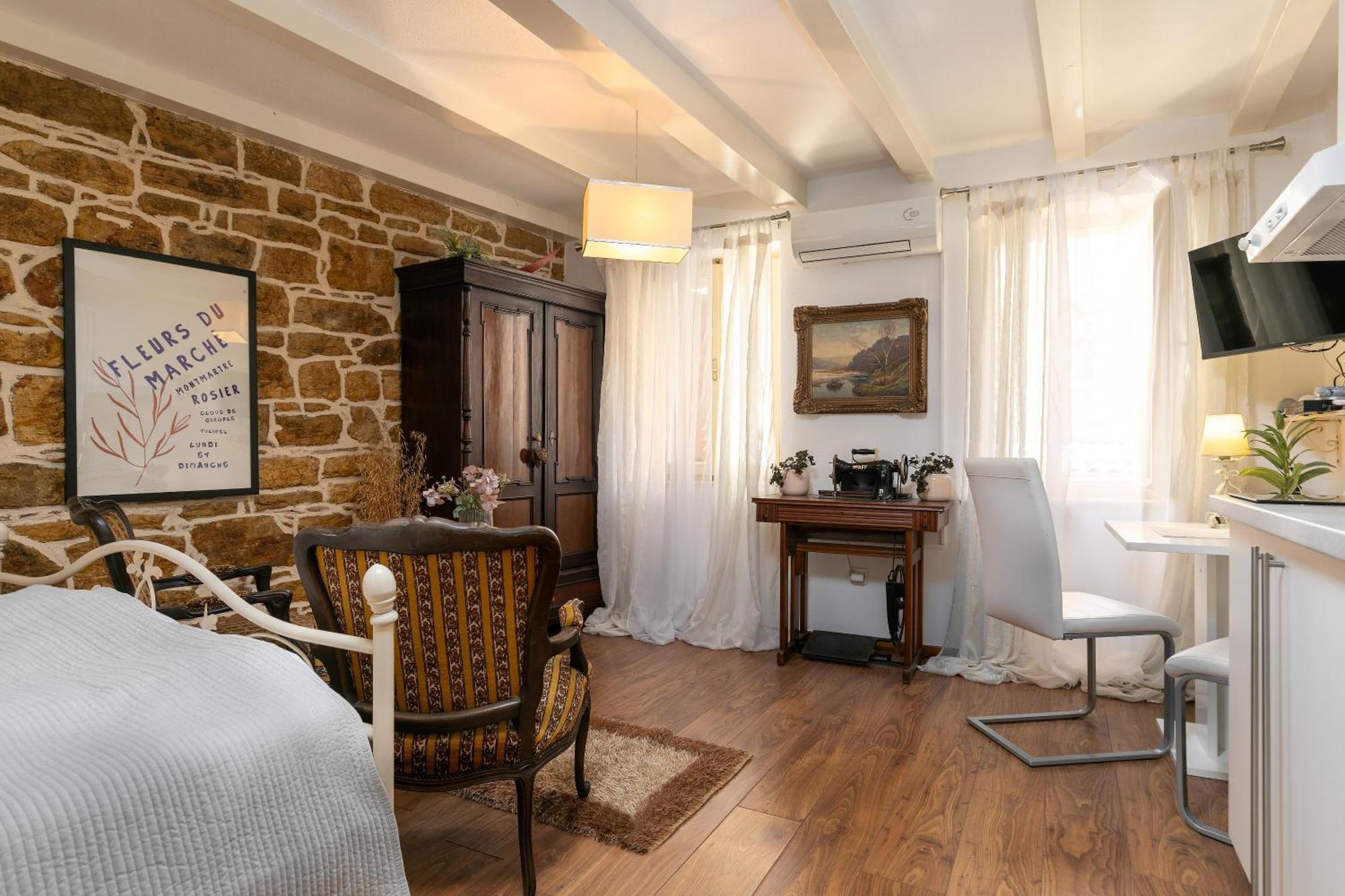 Duplex Camelia In Charming Old Town Rovigno